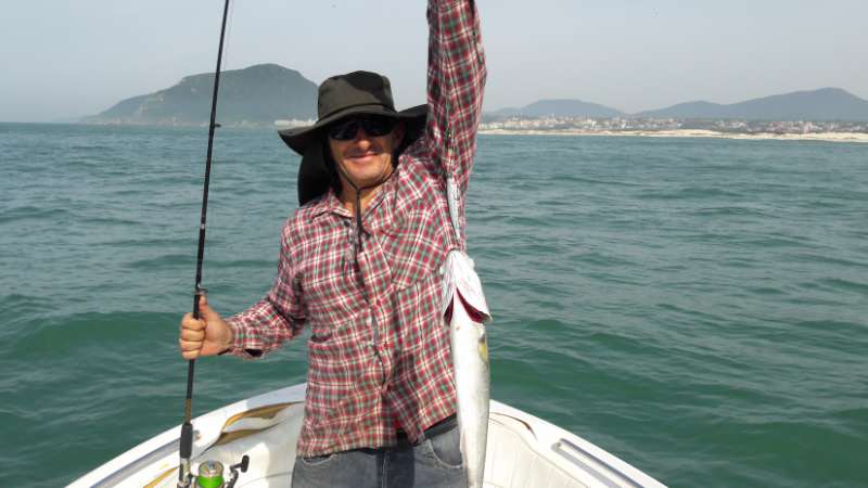 https://www.voudelancha.com/wp-content/uploads/2019/10/pesca_embarcada_em_florianopolis-5.jpg